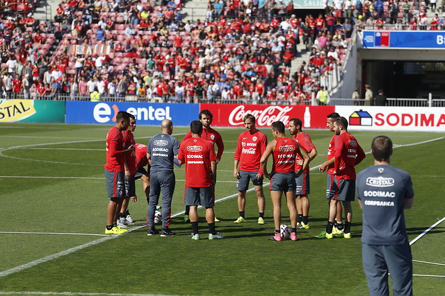 La 'Roja' realizó inédita práctica abierta y ensayó oncena titular