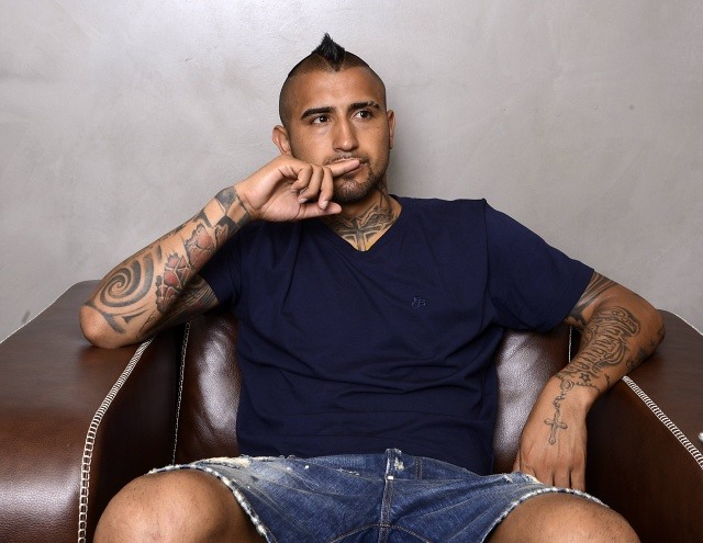 Vidal admitió que salida de la 'Roja' no es por salud de hijo: "Está súper bien"