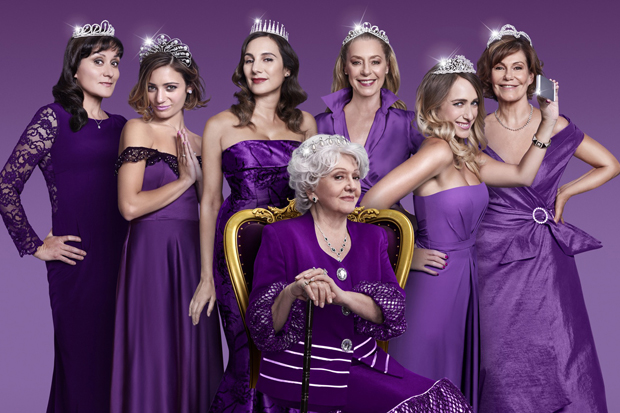 Bastían Bodenhöfer vuelve a TVN para debutar en Matriarcas