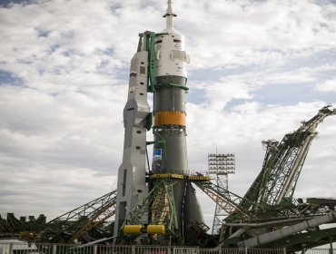 Lanzan un cohete Soyuz con tres astronautas hacia la Estación Espacial