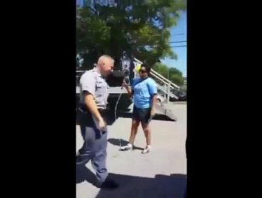 Video: Policia se luce saltando la cuerda de una forma muy entretenida