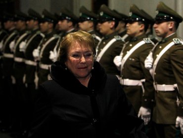 Escolta de Presidenta Bachelet sufre robo en servicentro