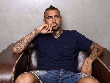 Vidal admitió que salida de la 'Roja' no es por salud de hijo: "Está súper bien"