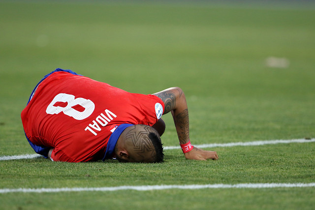 Director del Bayern sorprendido por salida anticipada de Vidal en la 'Roja'