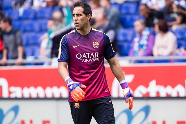 Claudio Bravo entrenó en reducida sesión de prácticas de FC Barcelona