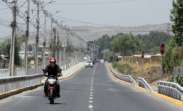 Gendarme murió al chocar su moto de frente contra un camión en Arica