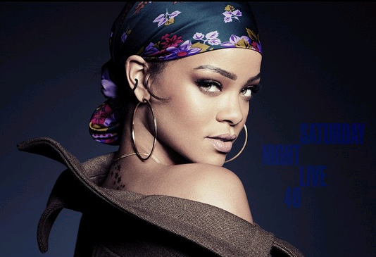 Rihanna posa con transparencia para conocida revista internacional