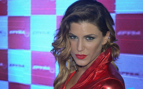 Wilma González se aburrió de su cabellera rubia e hizo cambio de look