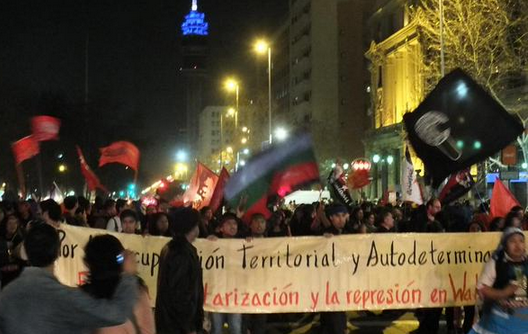 Enfrentamientos entre manifestantes y Carabineros dejó una manifestación en La Alameda