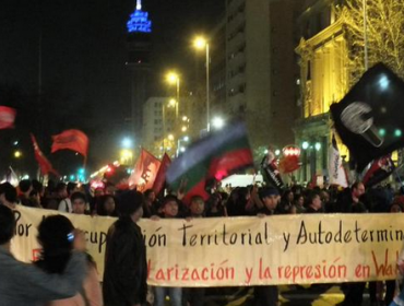 Enfrentamientos entre manifestantes y Carabineros dejó una manifestación en La Alameda