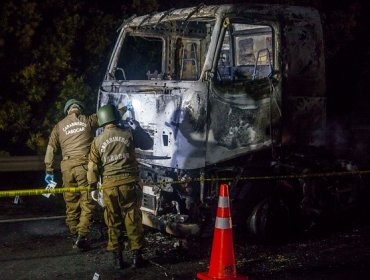 Encapuchados queman camión en Ercilla y desafían al ministro Burgos