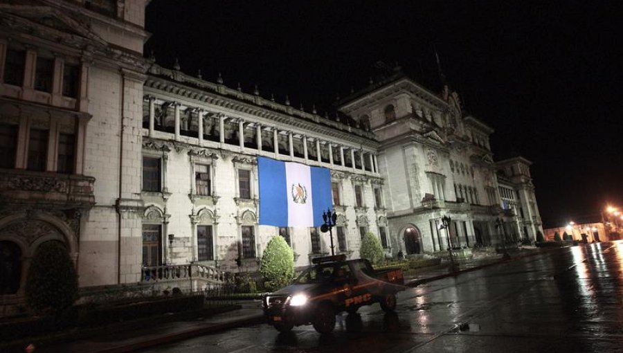 Dimite el presidente de Guatemala, Otto Pérez Molina, acusado de corrupción