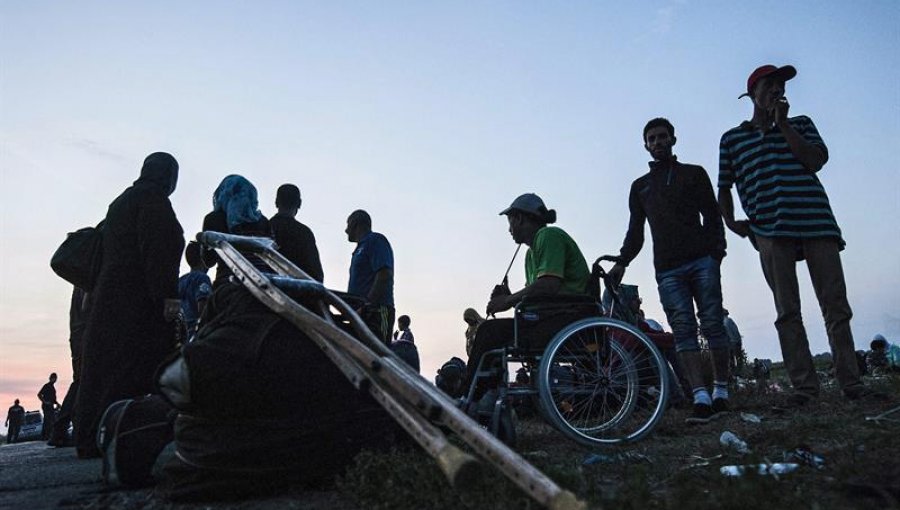 Parte desde Budapest un tren a la frontera con Austria lleno de refugiados