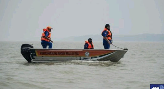 Reanudan la búsqueda de desaparecidos en el hundimiento del barco en Malasia