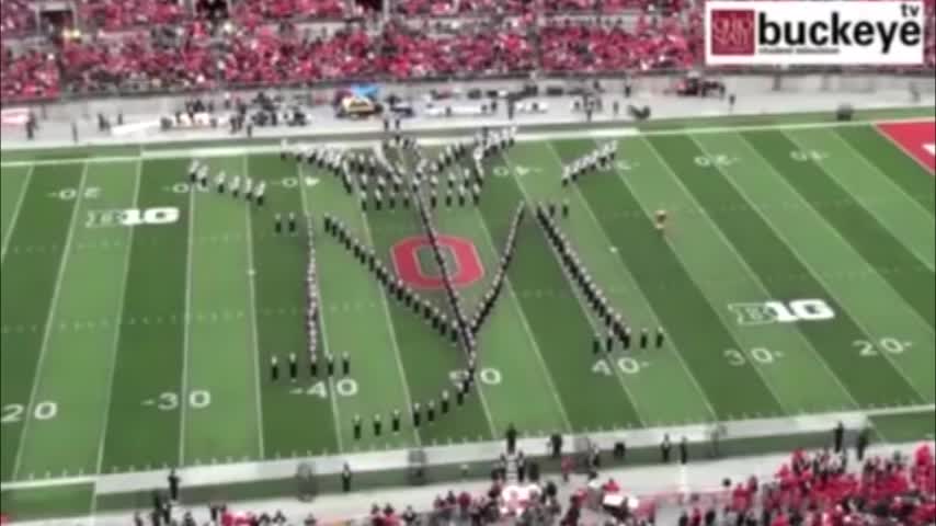 Video: ESPECTACULAR: La banda de la Universidad Estatal de Ohio da un homenaje a Michael Jackson