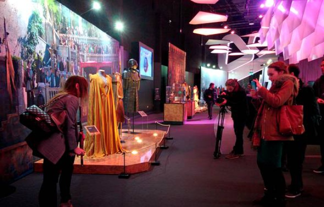 La exposición Game of Thrones llega a París con miles de fans frustrados