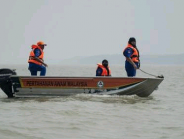 Reanudan la búsqueda de desaparecidos en el hundimiento del barco en Malasia