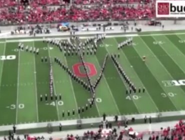 Video: ESPECTACULAR: La banda de la Universidad Estatal de Ohio da un homenaje a Michael Jackson