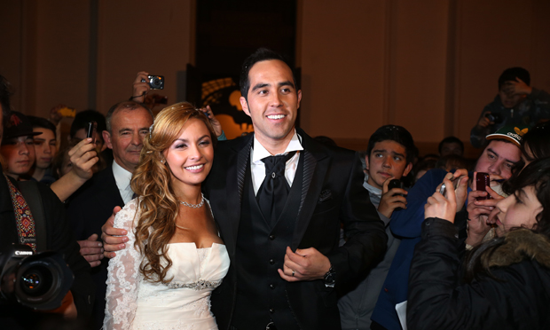 La preocupación de Claudio Bravo ante el embarazo de su esposa Carla