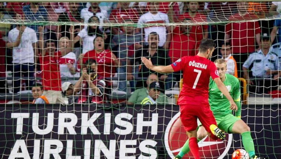 Turquía vence a Holanda de la mano de Arda Turán por clasificatorias a la Euro 2016