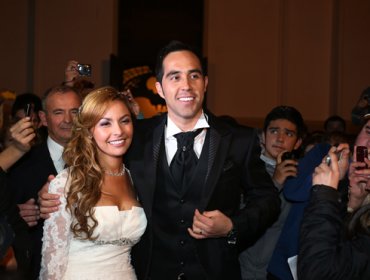 La preocupación de Claudio Bravo ante el embarazo de su esposa Carla