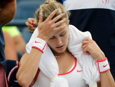 Bouchard se retira del Abierto de EEUU por un golpe en la cabeza