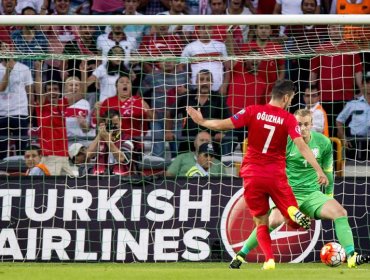 Turquía vence a Holanda de la mano de Arda Turán por clasificatorias a la Euro 2016