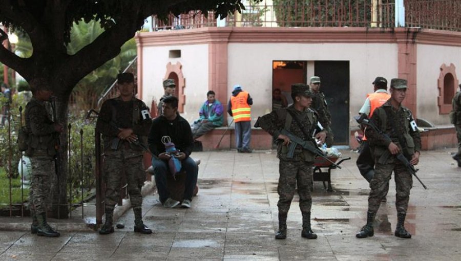 Abren los colegios en las elecciones generales en Guatemala