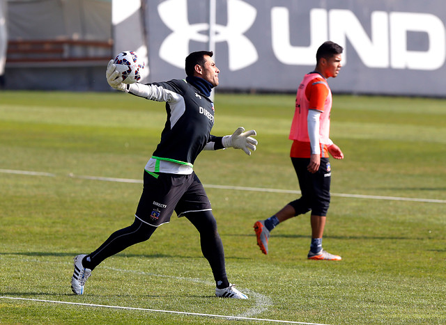 Justo Villar vuelve al pórtico de Colo Colo ante Coquimbo este martes