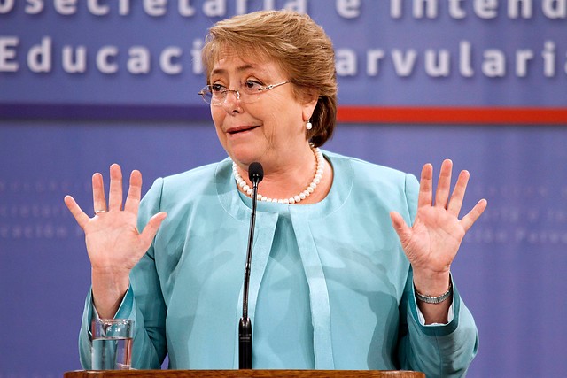 Ex director de "El Mundo" sentencia a Bachelet: "La continuidad de la presidenta parece muy difícil"