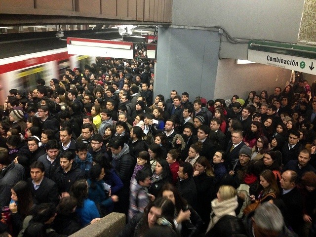 Línea 2 del Metro retoma su servicio tras persona que se lanzó a la vía