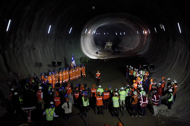 Presidenta Bachelet recorrió obras del túnel bajo avenida Kennedy