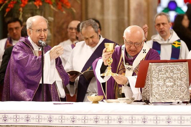 Los correos secretos de los sacerdotes Ricardo Ezzati y Francisco Javier Errázuriz en contra de Felipe Berríos