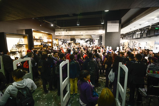 Trabajadores de Ripley en huelga protestaron en el Costanera Center