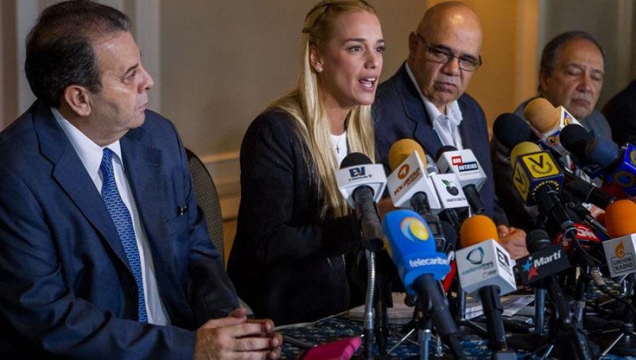 Tintori denuncia agresiones de chavistas en acceso a juicio de Leopoldo López