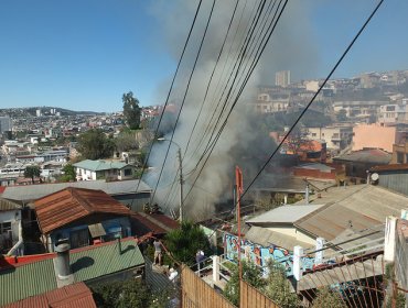 Siete viviendas fueron destruidas por incendio en Valparaíso