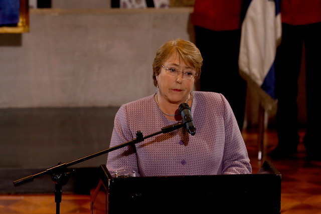 CEP: Aprobación a la Presidenta Michelle Bachelet cae a mínimo histórico de 22%