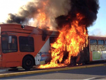 Bus del Transantiago se incendió en Lo Barnechea