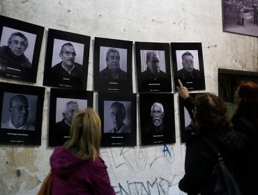 Diversas agrupaciones de DDHH realizan velatón en Estadio Nacional