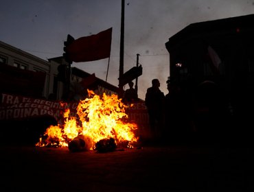 Barricadas, marchas, velatones y cantatas en esta noche de los 42 años del golpe