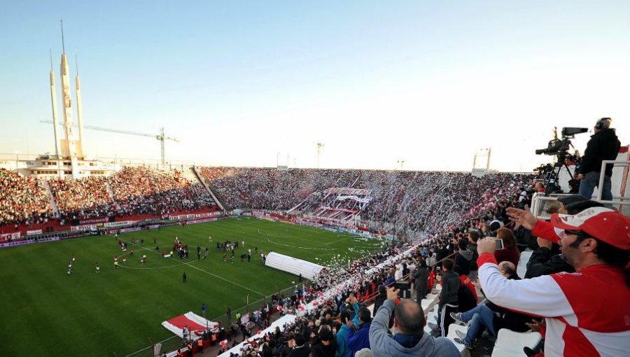 Fútbol Argentino: San Lorenzo pierde ante Huracán y podría perder la cima a manos de Boca