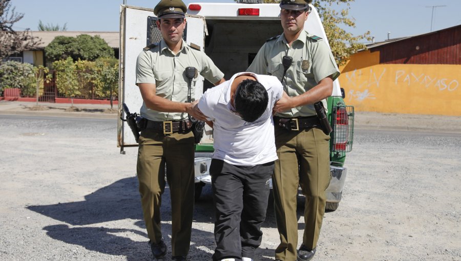 Curicó: delincuente de 22 años se fuga de custodia de Carabineros