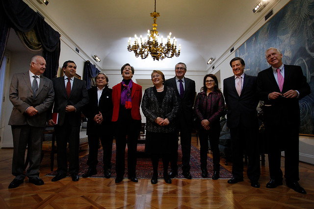 Nueva Mayoría pidió a Bachelet postergar proceso constituyente para octubre