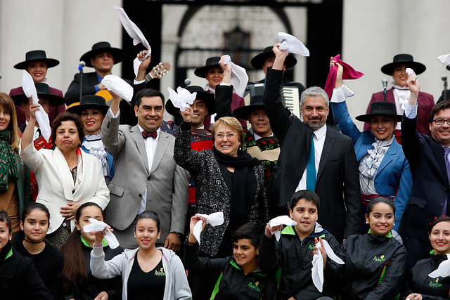 Presidenta anuncia Día Nacional de la Cultura Folclórica cada 15 de septiembre