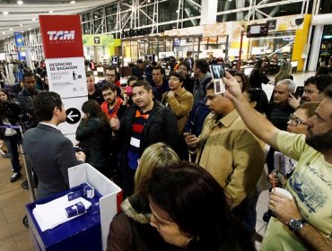 Vuelos se reprograman y pasajeros se arman de paciencia por paro en aeropuertos