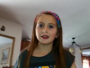 Video: Tierna niña no puede pronunciar la palabra fantasma