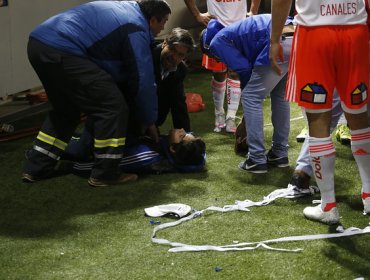 Hincha azul sufre grave caída en duelo Audax-U. de Chile