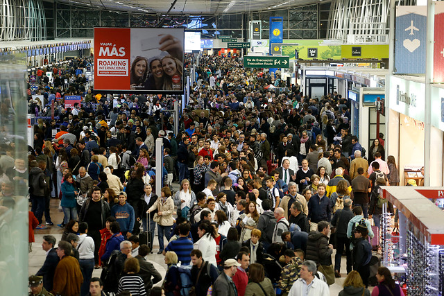 Aglomeraciones y conatos entre pasajeros tras fin del paro aeroportuario