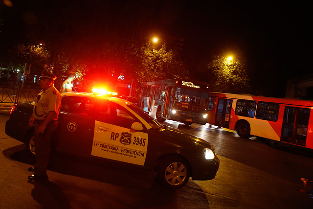 Desconocidos intentan robar cajero automático desde supermercado en Puente Alto