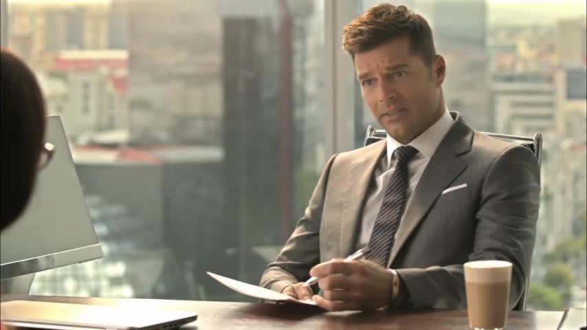 Video: Ricky Martin se convierte en Christian Grey para spot publicitario